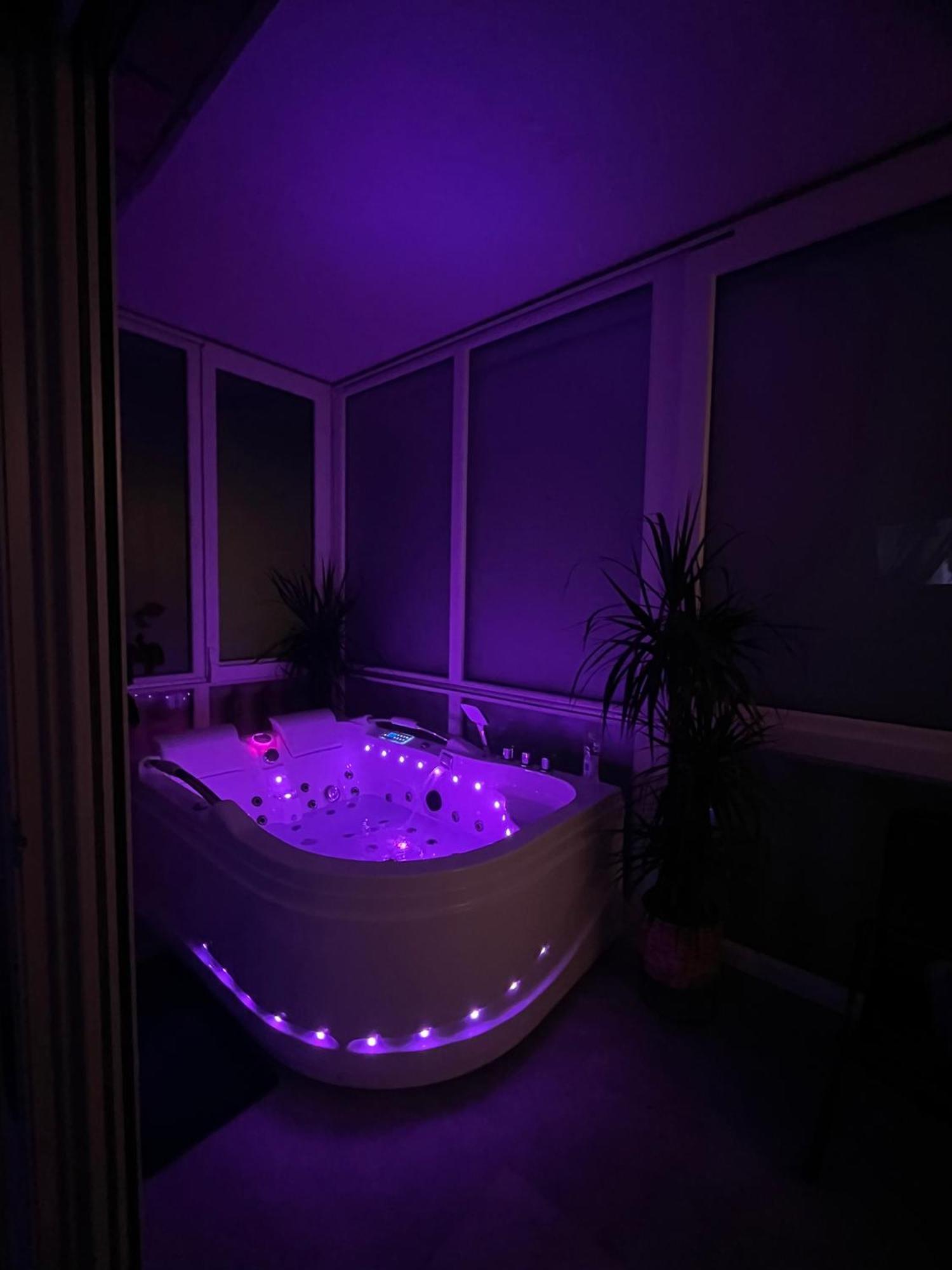 Luxrooms - Hotel Type With Private Jacuzzi Bjelovar Exterior photo